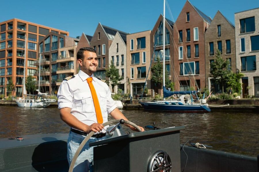 Haarlem: Sightseeing Boat Tour with Snacks and Drinks - The Morning of Sights Starts at Teyler Museum