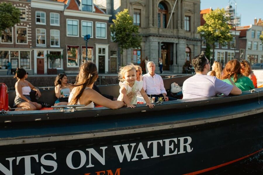 Haarlem: Sightseeing Boat Tour with Snacks and Drinks - Kenaupark: A Pause That Breaks Up the Landmark Stretch