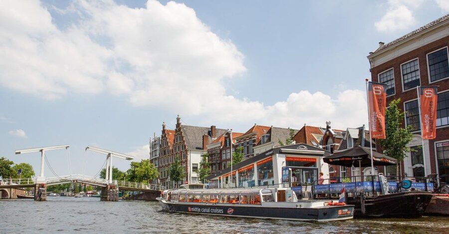 Haarlem: Sightseeing Canal Cruise through the City Center - A canal cruise that gives you a fast feel for Haarlem