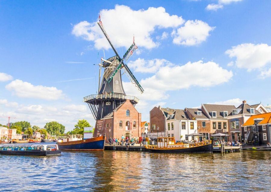 Haarlem: Sightseeing Canal Cruise through the City Center - Teylers Museum, the Spaarne, and the old-town start