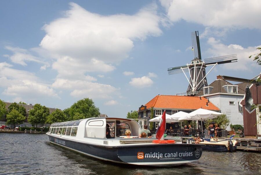 Haarlem: Sightseeing Canal Cruise through the City Center - Windmill De Adriaan: Haarlem’s landmark from the waterline