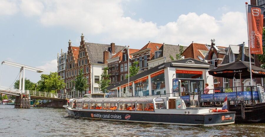 Haarlem: Sightseeing Canal Cruise through the City Center - Stadsschouwburg and Frans Hals Museum on one smooth loop