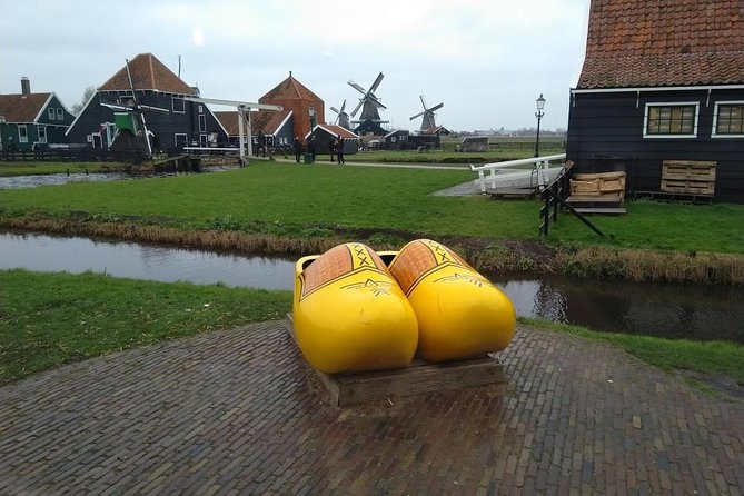 Keukenhof's Tulips and Windmills Small-Group Tour from Amsterdam - Stop 1 at Zaanse Schans: Windmill Country With a Local Guide