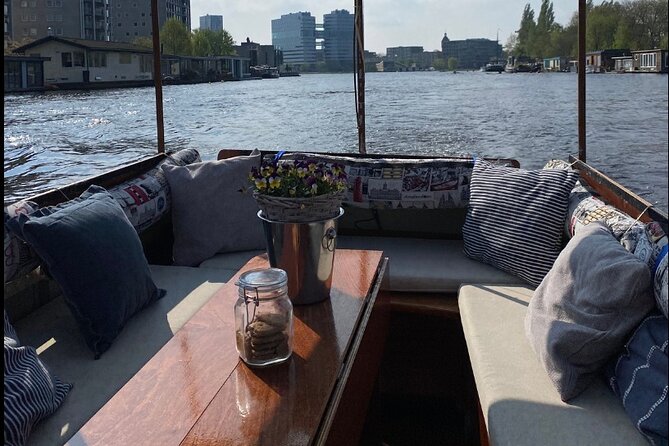 Luxury Amsterdam Canal Cruise – Unlimited Cocktails Included (1H) - A luxury canal cruise that keeps it human-sized