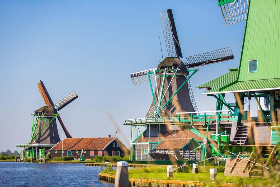 Marken, Volendam, and Edam Full-Day Tour from Amsterdam - Marken walking tour: colorful streets and preserved Dutch life