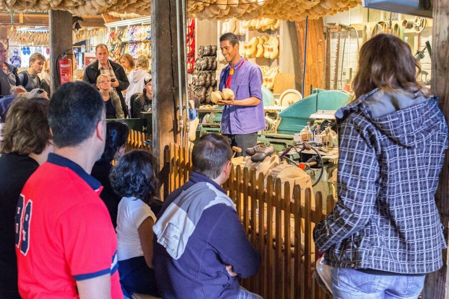 Marken, Volendam and Edam: Private Full-Day Tour - Meeting Point and the Pace You Should Expect