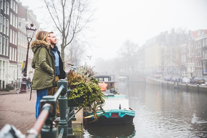 Memories for life - Photo shoots in Amsterdam with a professional photographer - Bloemgracht and the canal light that makes Amsterdam look like Amsterdam