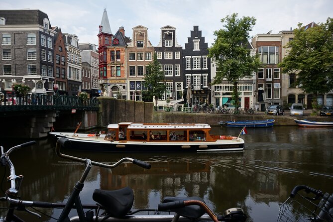 Morning Canal Cruise Amsterdam in Small-Group - The cruise experience: local stories, not a canned script