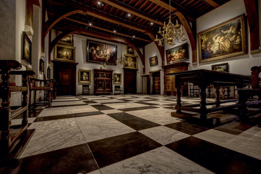 Muiden: Entry Ticket to Muiderslot Castle - Touring the Middle Ages rooms: how to make this feel real