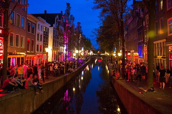 MUST DO: Amsterdam's Red Light District tour with a local - Pub The Ape (Int Aepjen): why one wooden building matters