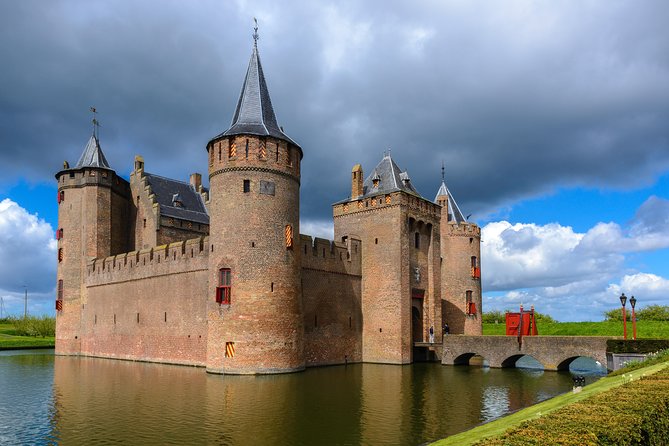 Northern Highlights Tour: visit 4 magnificent places from Amsterdam - Muiderslot castle with included admission