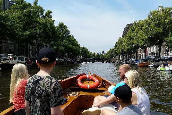 Open Dutch Boat! Silent electric drive. Nice cosy boat ride... - Why this silent electric open boat feels different