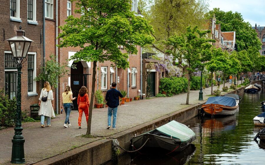 Outside Escape Amsterdam with your friend(s) and have fun! - What you should expect while you solve riddles around Amsterdam