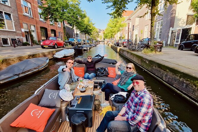 Private 90 Minute Amsterdam Canal Belt Exploration Cruise - Drinks, blankets, and life vests: what’s included vs what costs extra