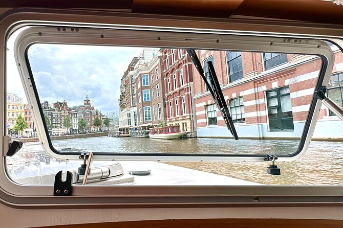 Private All-Inclusive Cruise with Captain - Meet Captain Jack, and get the Amsterdam story from a real Amsterdammer