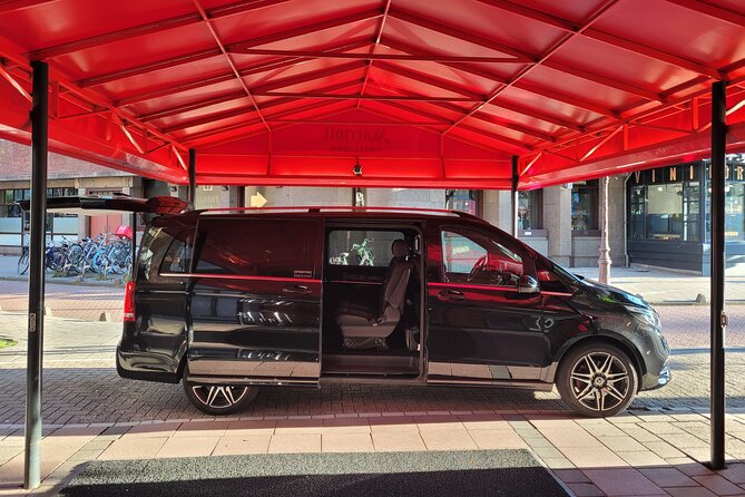Private Arrival Transfer: Schiphol Airport Amsterdam - The meet-and-greet flow at arrivals, step by step
