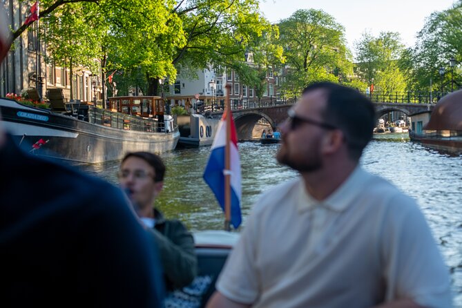 Private Boat Tour Amsterdam - 90 Min incl. welcome drink on historic saloon boat - How the guide customizes your Amsterdam story