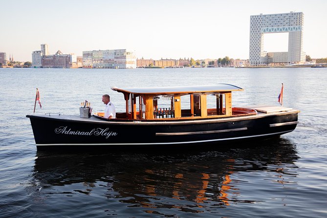 Private boat tour on a electric saloon boat - Boat + captain setup: what’s included, what you control