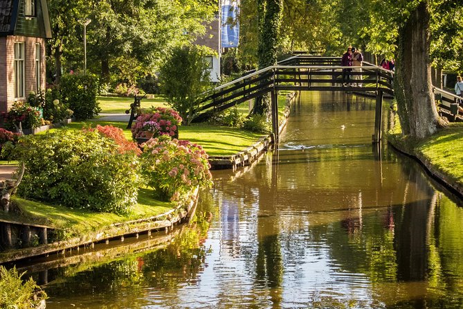 Private Day Trip from Amsterdam to Giethoorn including boat tour - Giethoorn walking tour: what you’ll actually notice on foot