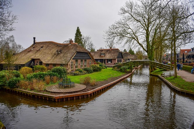 Private Daytrip Giethoorn and Windmills of Zaanse Schans from Amsterdam - Boat ride, timing, and how the 10 hours actually land
