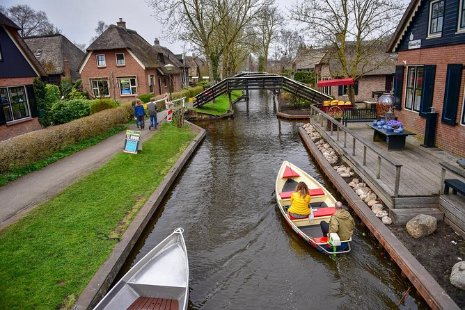 Private Daytrip Giethoorn and Windmills of Zaanse Schans from Amsterdam - What to pack and how to dress for all-weather touring