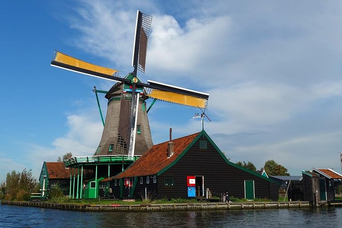 Private Giethoorn & Zaanse Schans Windmills Sightseeing Tour from Amsterdam - Smit Giethoorn Lunch Break: Timing for a Fuel Stop