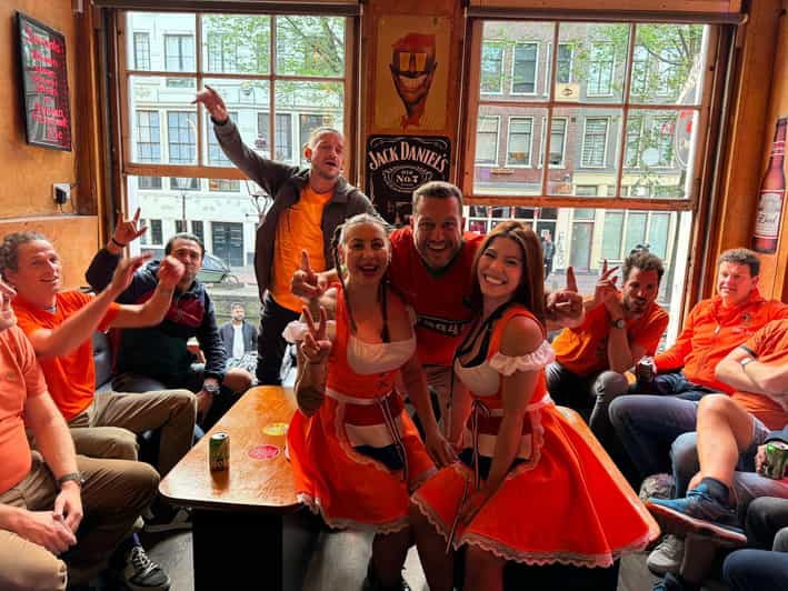Private Red Light Tour City Center with Beer Maid Guide - What this Red Light bar crawl really sells