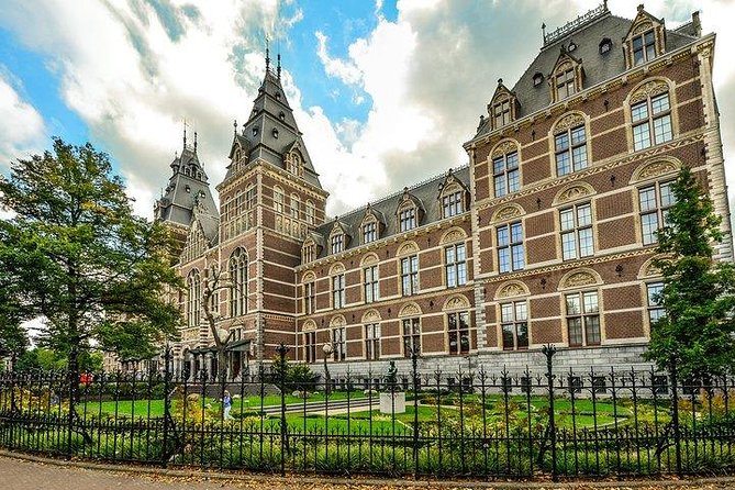 Private Rijksmuseum Tour- The Dutch Masters, Rembrandt & Vermeer - Museumplein first, so your Rijksmuseum visit starts on the right foot