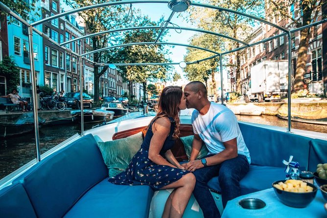 Private Romantic Canal Cruise Amsterdam with Bubbly and Snacks - Where you meet, and why the starting location matters