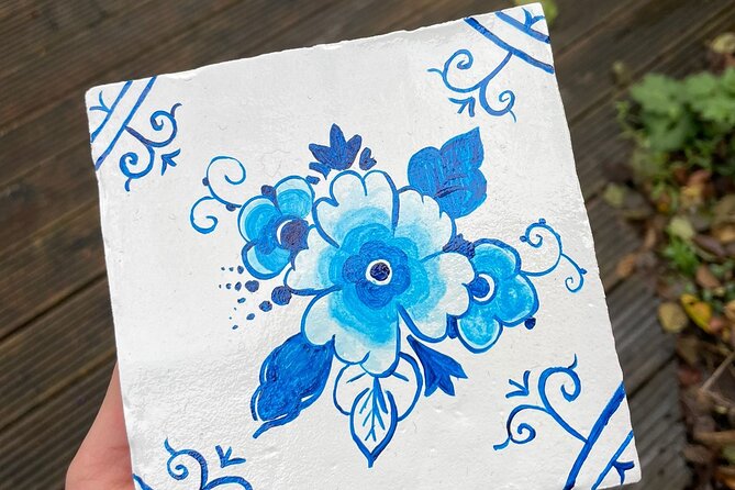 Private Souvenir Creation in Dutch Delft Blue from Netherlands - The 90 Minutes: From Delft Blue Basics to Your Own Tile