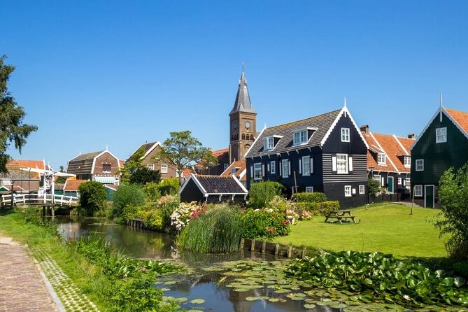 Private Tour to Giethoorn with boat and Zaanse Schans windmills - A private, morning start that keeps the day from feeling rushed