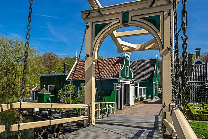 Private Tour Zaanse Schans Windmills and Volendam in Jaguar - Volendam Haven and Fisher Place: 3 Hours at the Harbor