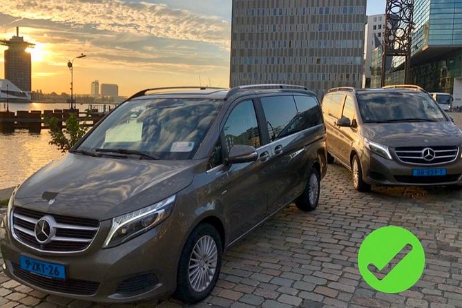 Private transfers from or to Schiphol (AMS) airport Amsterdam - Flight monitoring: the difference between waiting and planning