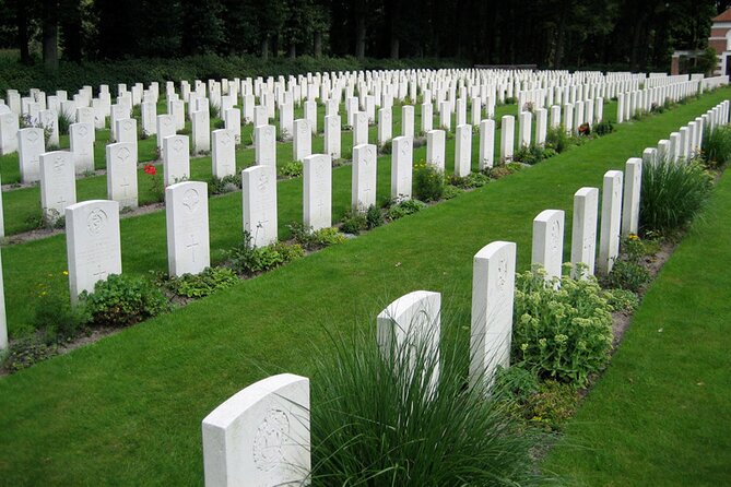 Private WW II Tour: Nazi Camp, WW2 battle grounds and cemetery - The John Frost Bridge stop: short time, big stakes