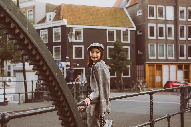Professional Amsterdam Photo Shoot - One hour, several locations, and a city walk with purpose