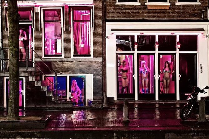 Red Light District Primetime Private Tour for 18+ Only - Price and value: what you are really paying for