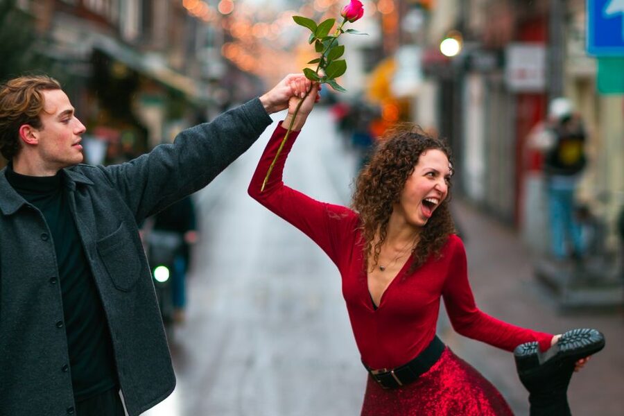 Romantic Photoshoot Experience for Couples in Amsterdam - Should you book this romantic Amsterdam photoshoot?
