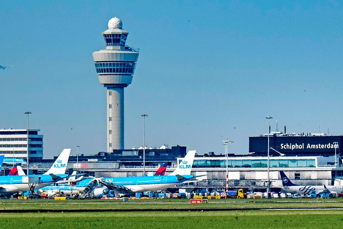 Roundtrip Transfer Schiphol - Amsterdam - Inside the limousine: comfort, calm driving, and luggage help