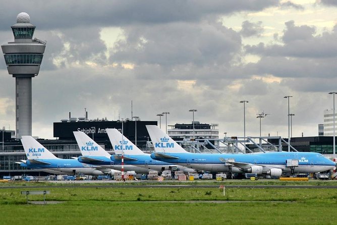 Schiphol Airport to Amsterdam Private Transfer - Why a private Mercedes transfer makes Schiphol feel smaller