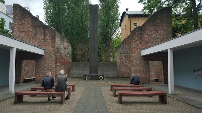 Self-Guided Audio Tour Holocaust Series: The Jewish Quarter - Key things to know before you walk