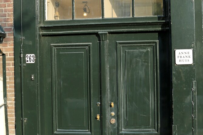 Self-Guided Audio Tour Holocaust Series: The Jewish Quarter - Portuguese Synagoge: refuge, forced conversion, and survival