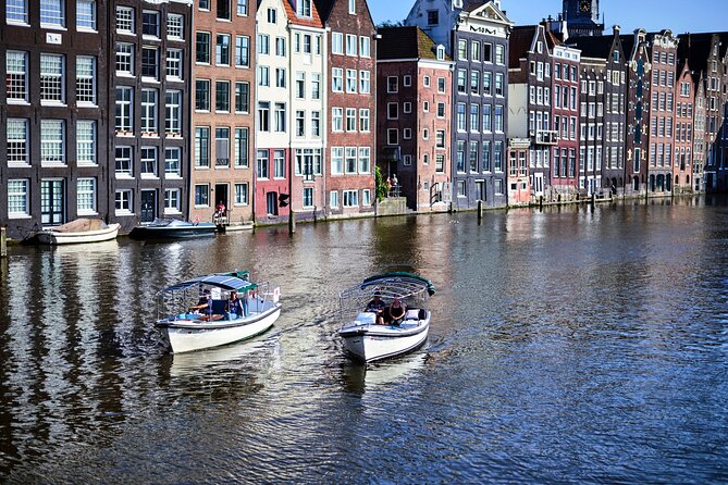 Short canal trip in German: Amsterdam in an hour - Weather reality check, with blankets and optional roof
