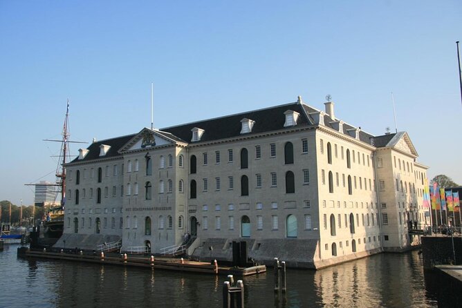 Small Group Boutique All-Inclusive Tour (max 12 p) With Captain - Meeting at the Singel, Then Sliding into the Canal Belt