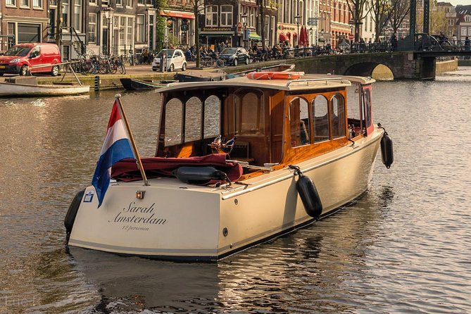 Small-Group Luxury Canal Cruise with Local Skipper - Passing the Anne Frank Huis without turning it into a museum day
