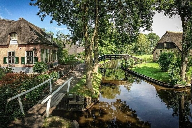 Small-Group Tour to Windmills & Giethoorn with boat tour - Bonus moments you might get: tulip fields and photo-friendly flexibility