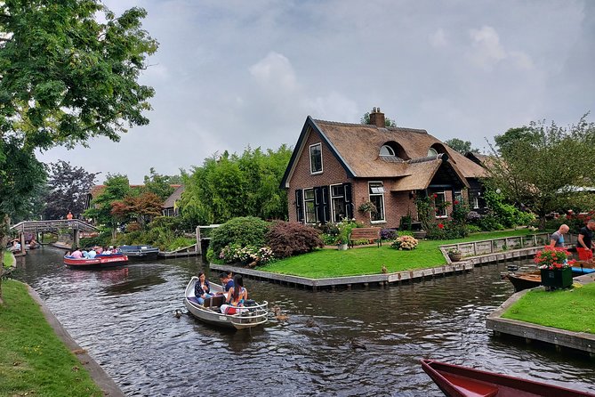 Small-Group Tour to Windmills & Giethoorn with boat tour - Stop 1: Zaanse Schans windmills, wooden shoes, and cheese tastings