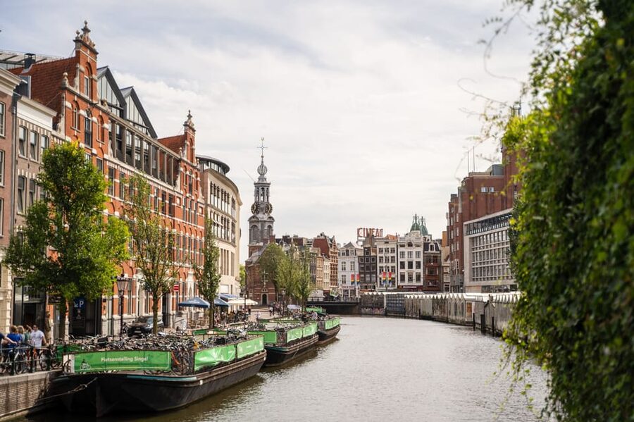 Small-Group Walking Tour with Amsterdam Canal Cruise - Choosing Between Audio-Guided and Luxury Open-Boat Options