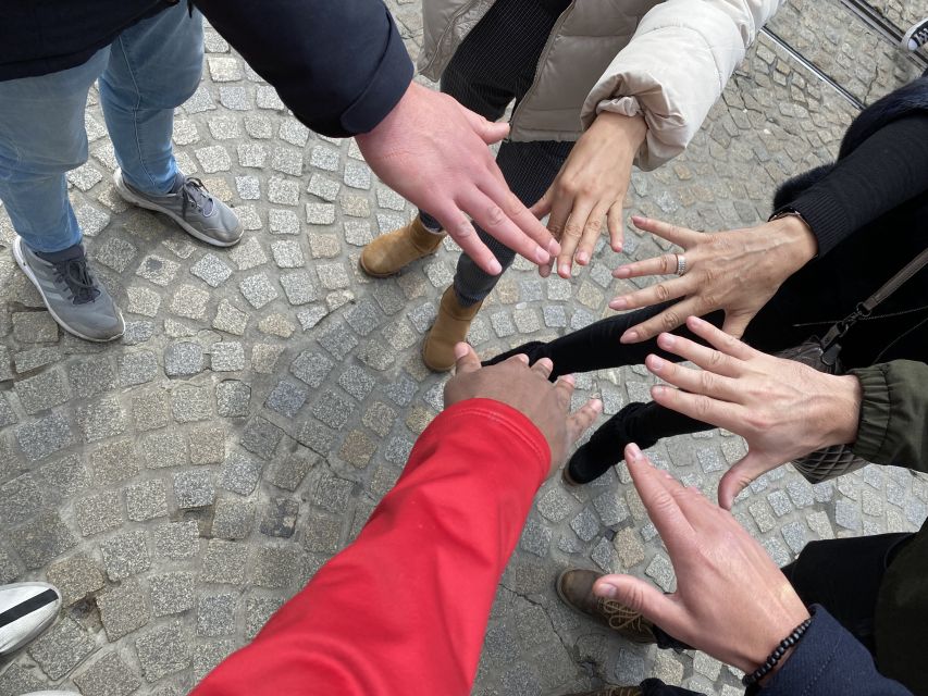 Sprechen Sie Gras? German Tour of Amsterdam's Coffeeshops - The Joint-Rolling Tutorial: Fun Skill, Cultural Context