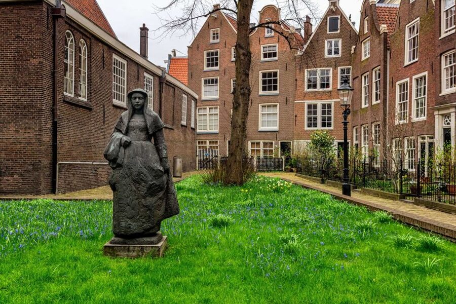 The True Story of Anne Frank's Diary Private Guided Tour - Meeting Point at Huis van de Tijd: Where You Start Matters