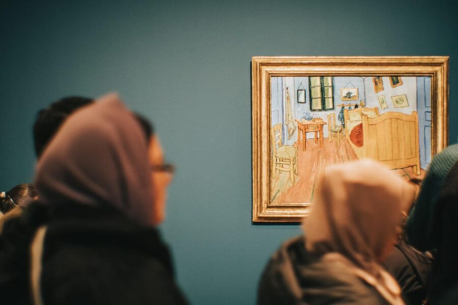 Tour in Spanish: Van Gogh Museum Private Tour - Arles, Gauguin, the yellow house, and the hard questions